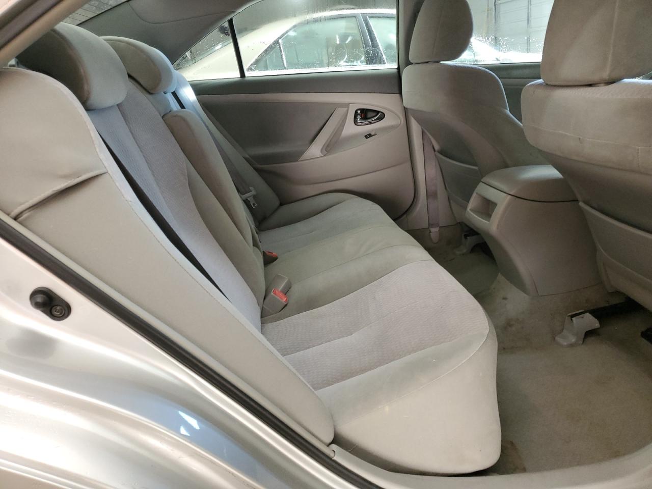 2010 Toyota Camry - Image 10