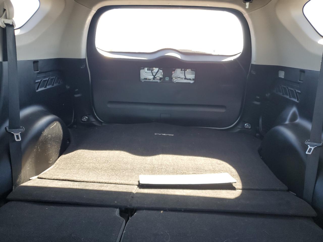 2016 Toyota RAV 4 - Image 10