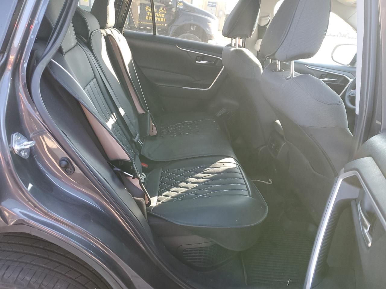 2022 Toyota RAV 4 - Image 10