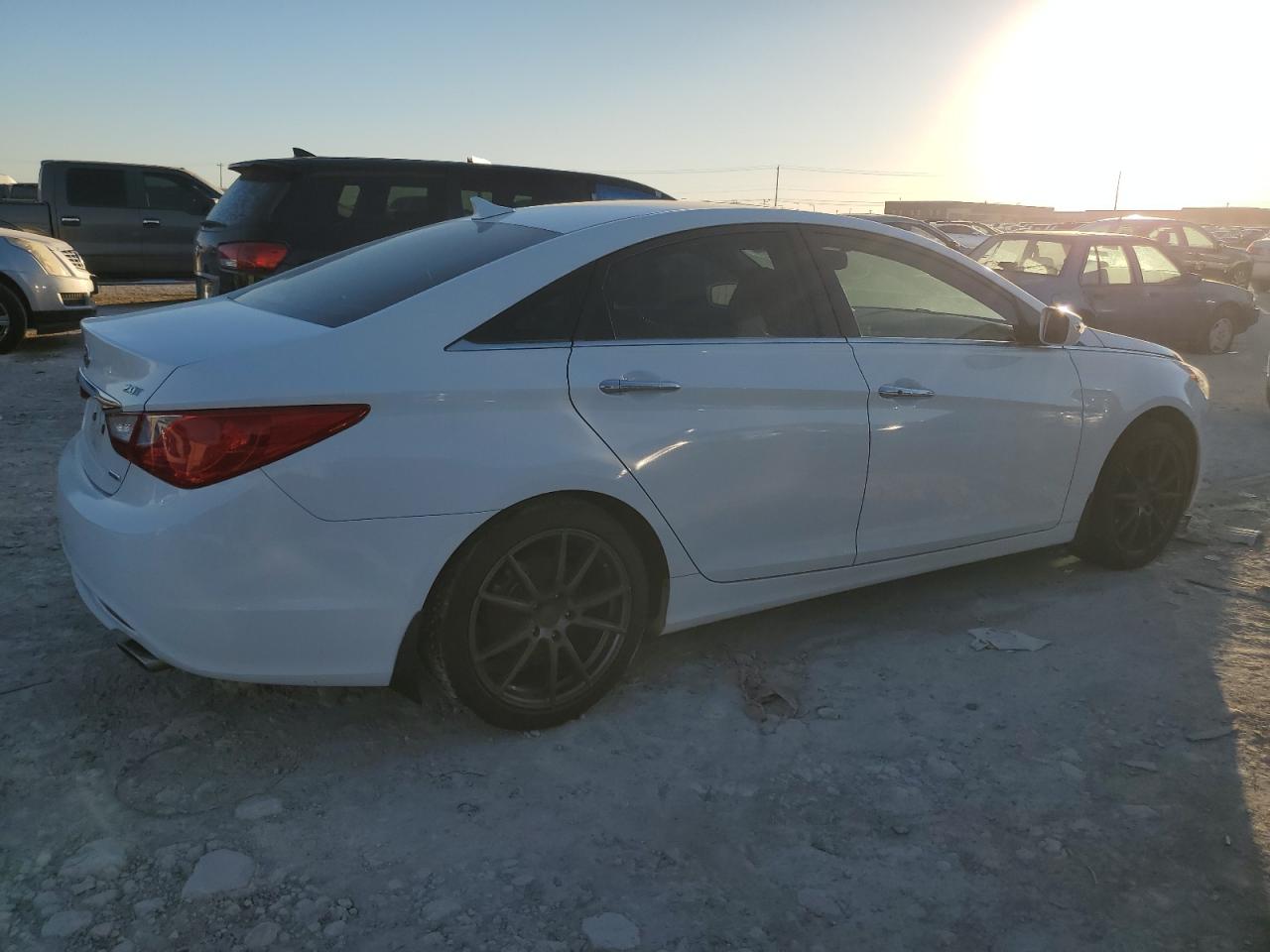 2011 Hyundai Sonata - Image 3
