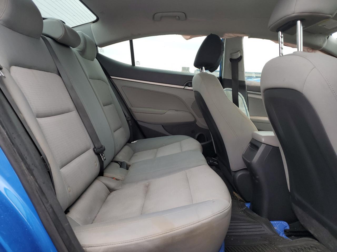 2017 Hyundai Elantra - Image 10