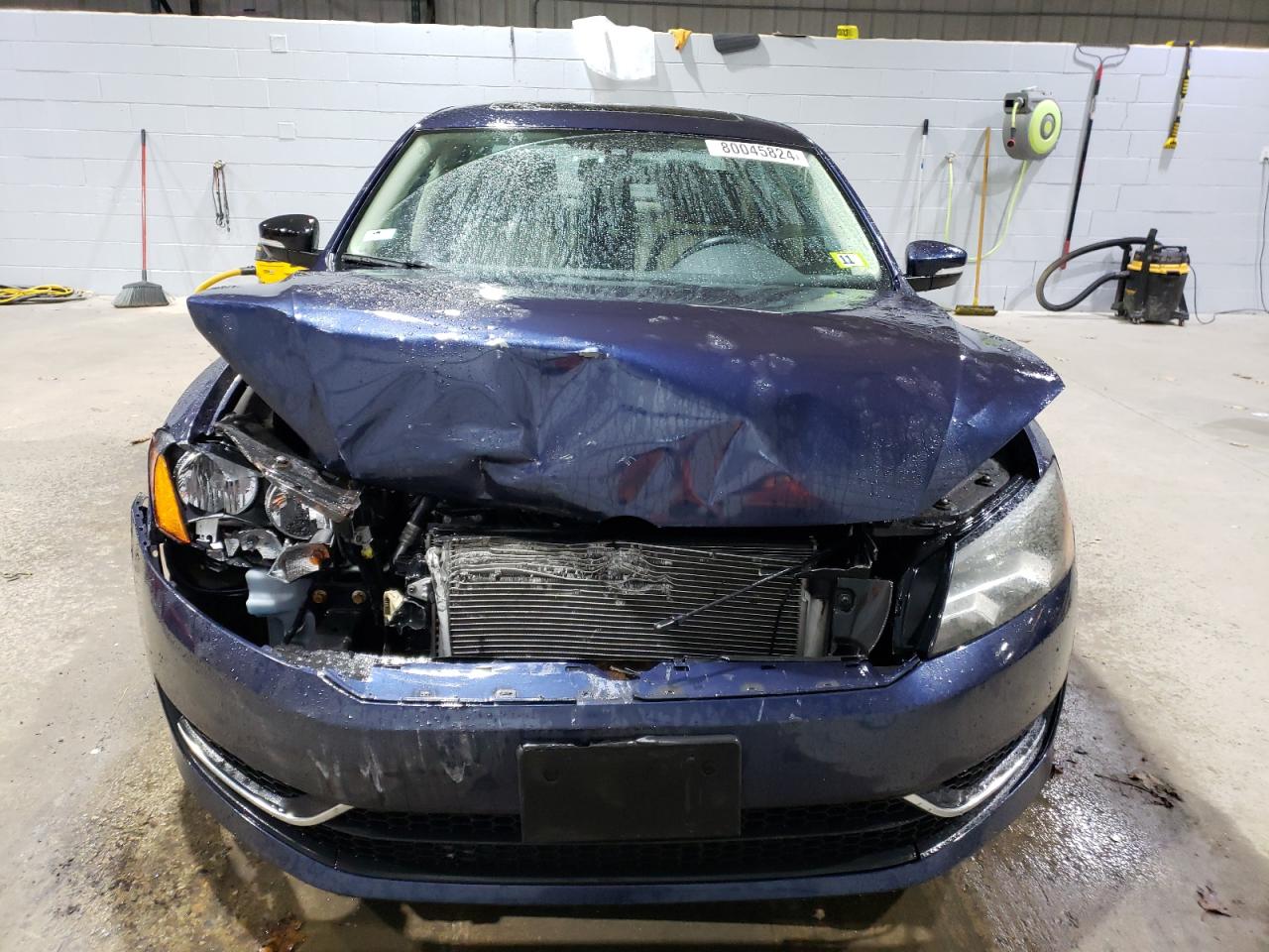 2014 Volkswagen Passat - Image 5