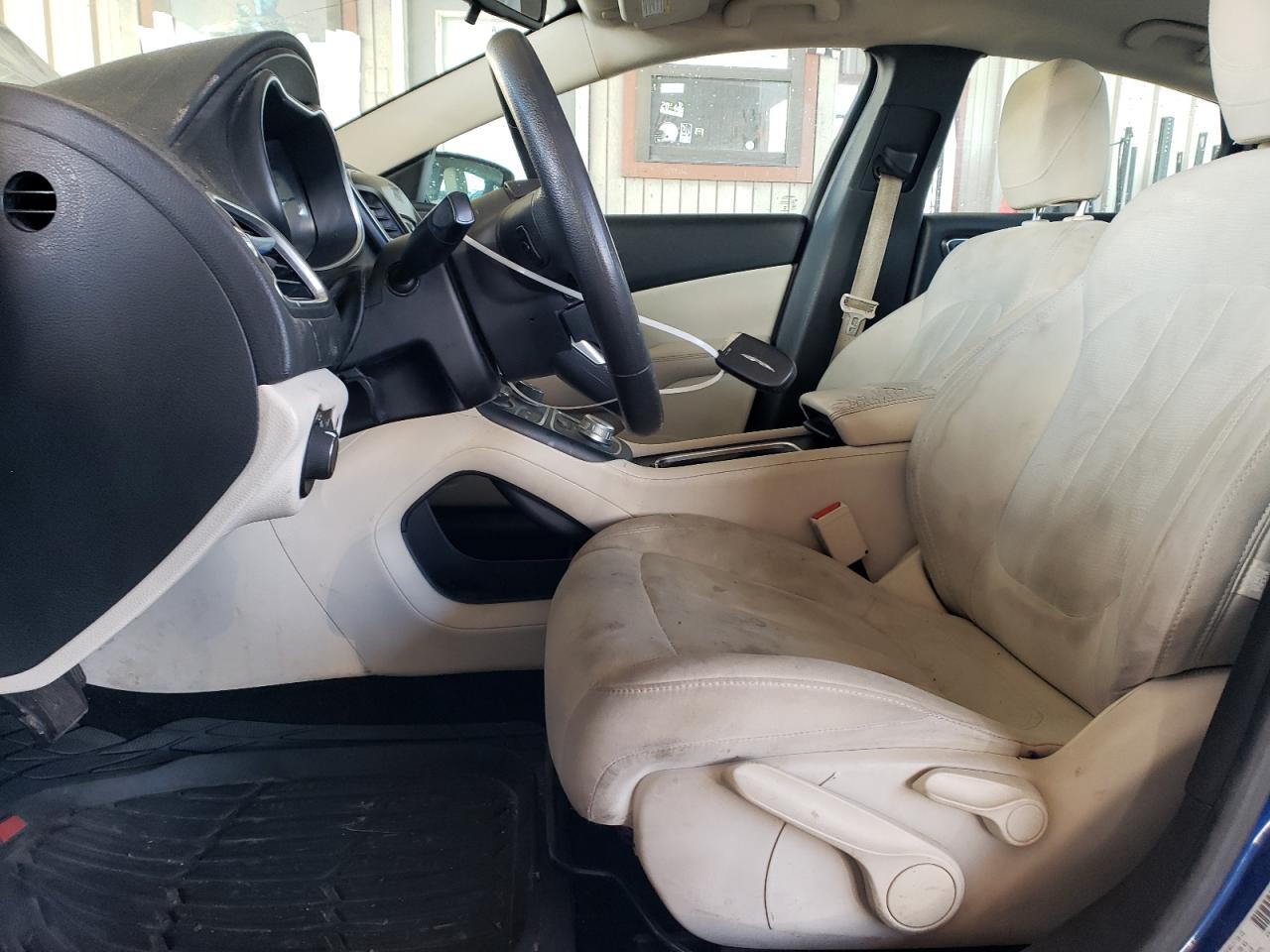 2016 Chrysler 200 - Image 7