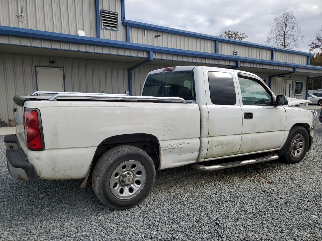 2004 Chevrolet Silverado - Image 3