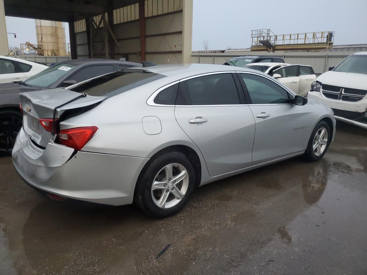 2018 Chevrolet Malibu - Image 3