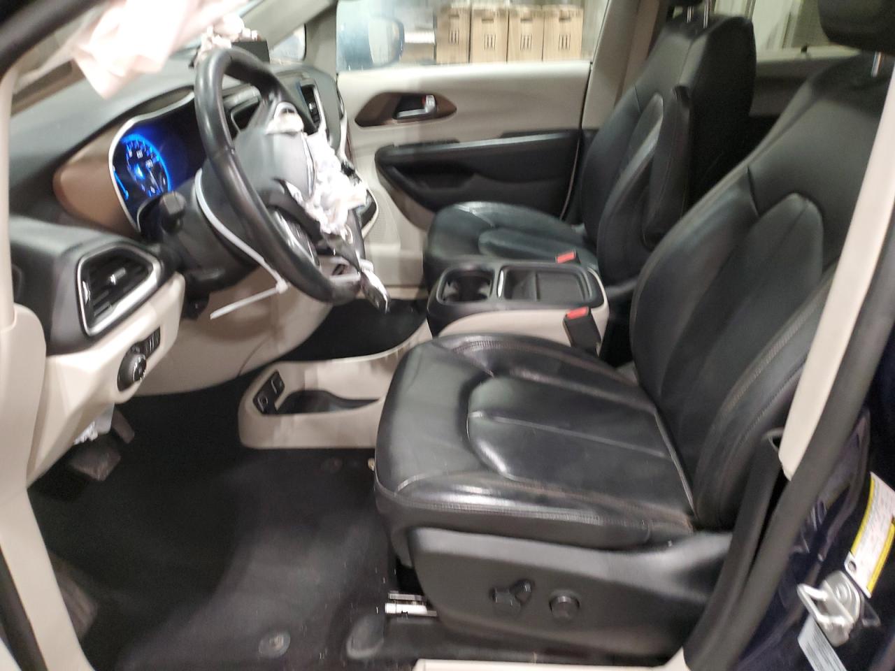 2017 Chrysler Pacifica - Image 7
