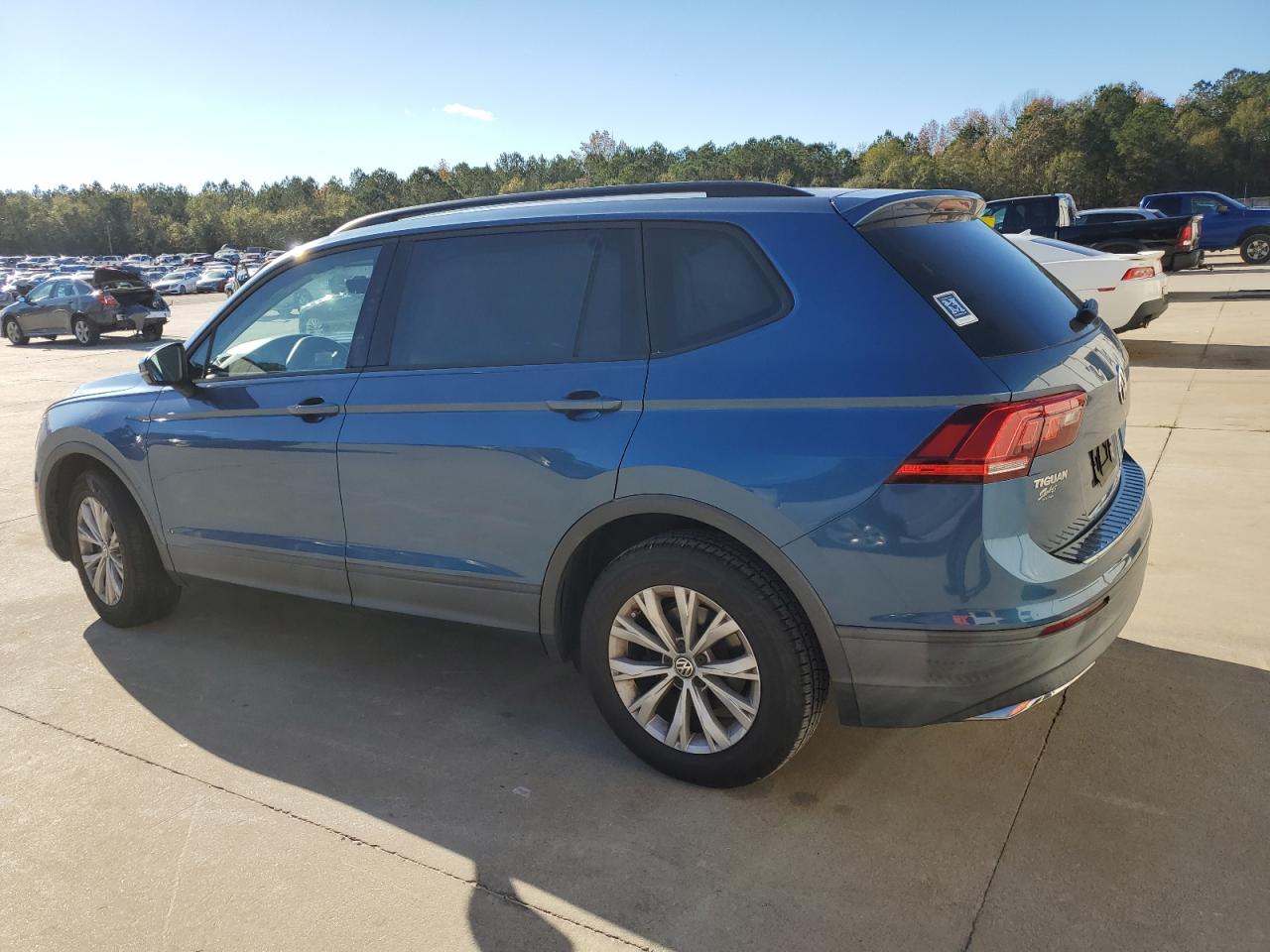 2019 Volkswagen Tiguan - Image 2