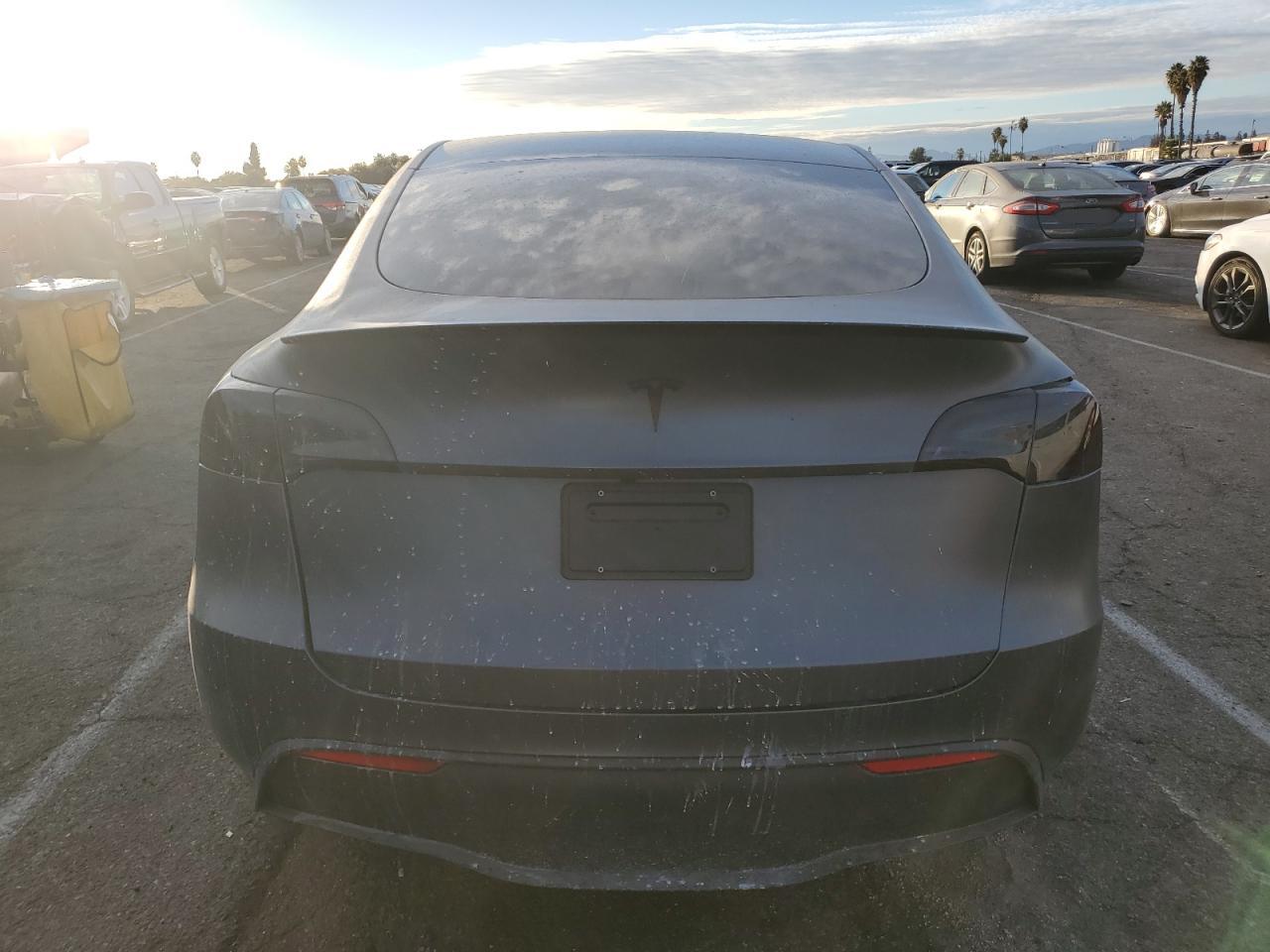 2022 Tesla Model Y VIN: 7SAYGDEF2NF409499 Lot: 82383914