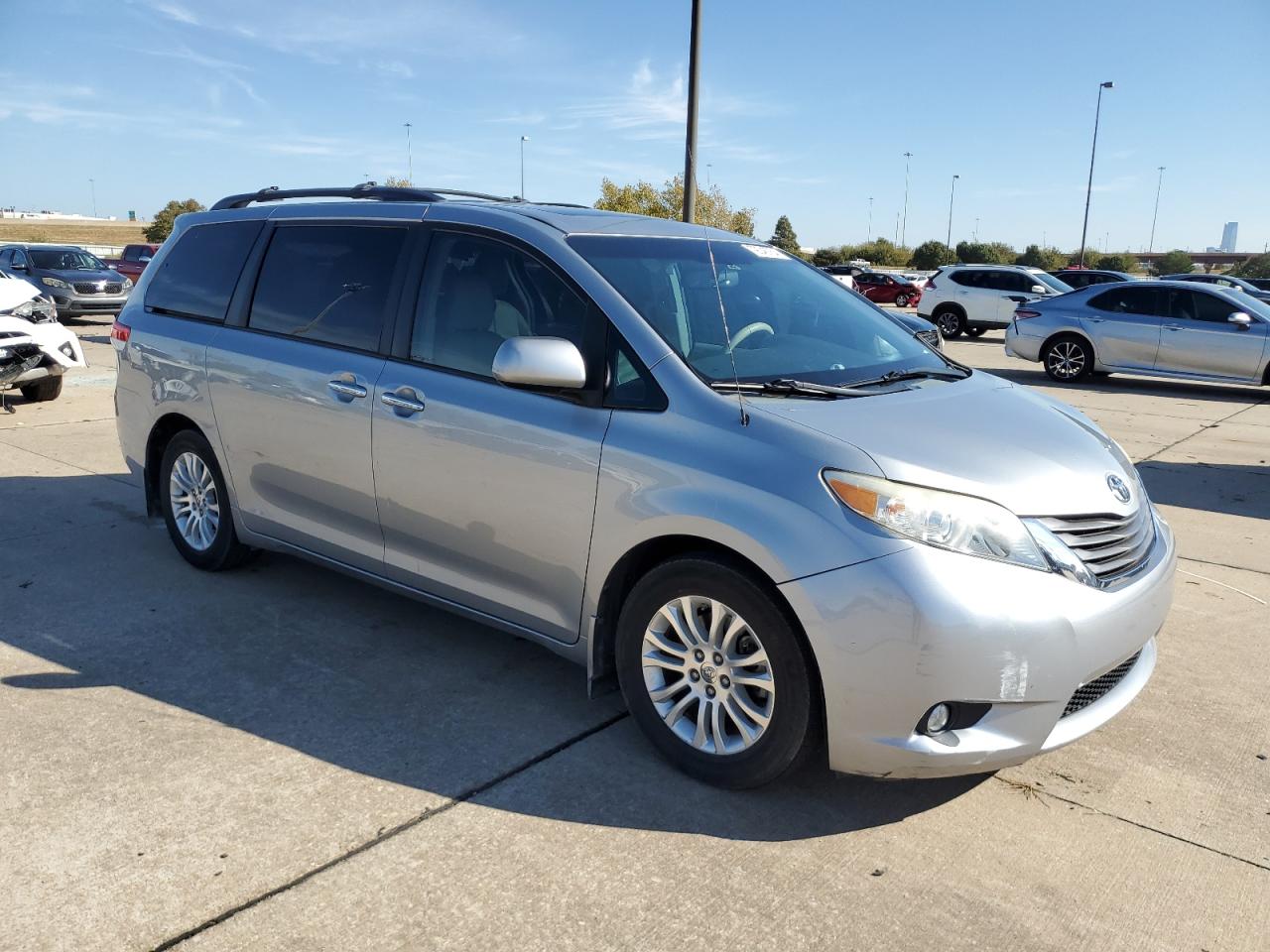 2014 Toyota Sienna - Image 4