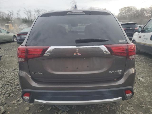  MITSUBISHI OUTLANDER 2018 Brązowy