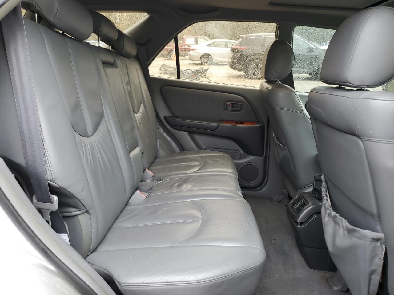 2000 Lexus RX - Image 11