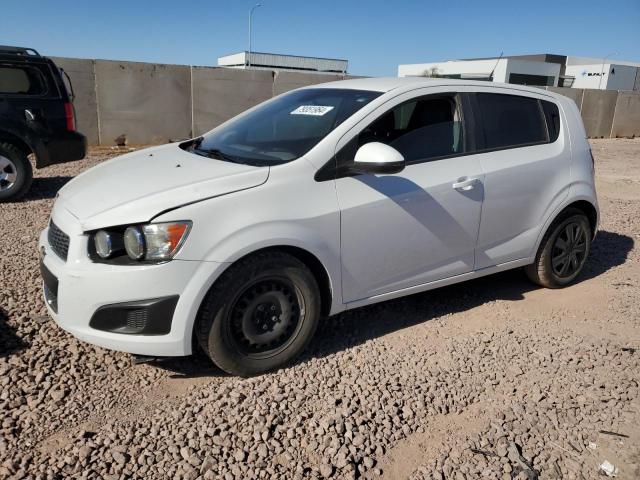 Hatchbacks CHEVROLET SONIC 2014 Biały