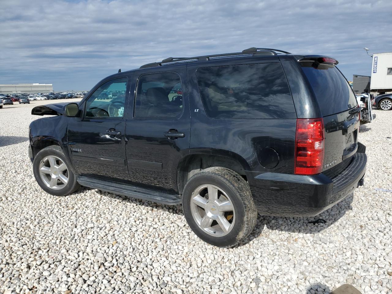 VIN 1GNSCBE01DR117308 2013 CHEVROLET TAHOE no.2