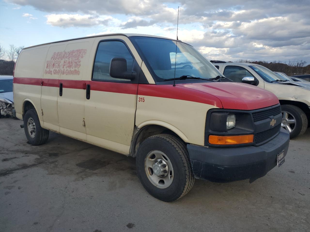 VIN 1GCWGFFF7F1106677 2015 CHEVROLET EXPRESS no.4