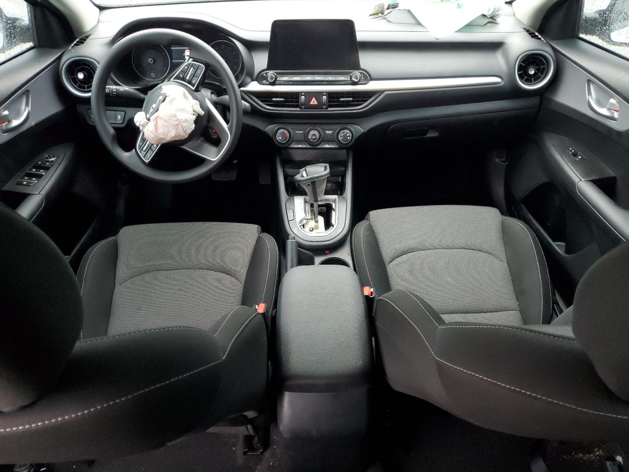 2024 Kia Forte - Image 8