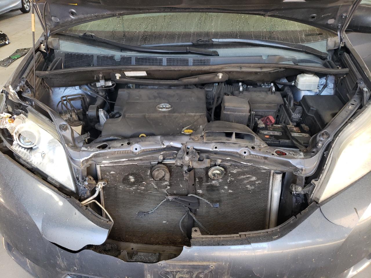 2014 Toyota Sienna - Image 12