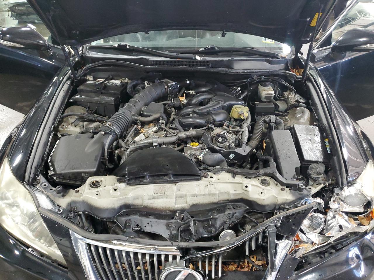 2010 Lexus IS - Image 11