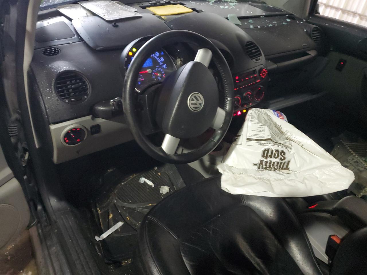 2003 Volkswagen Beetle - Image 8
