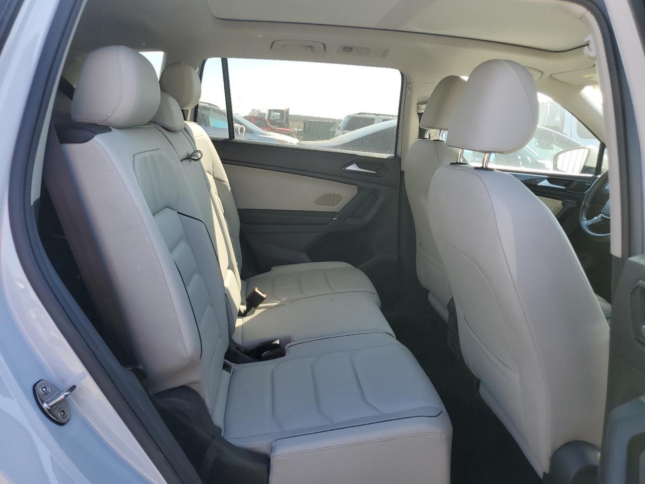 2018 Volkswagen Tiguan - Image 11