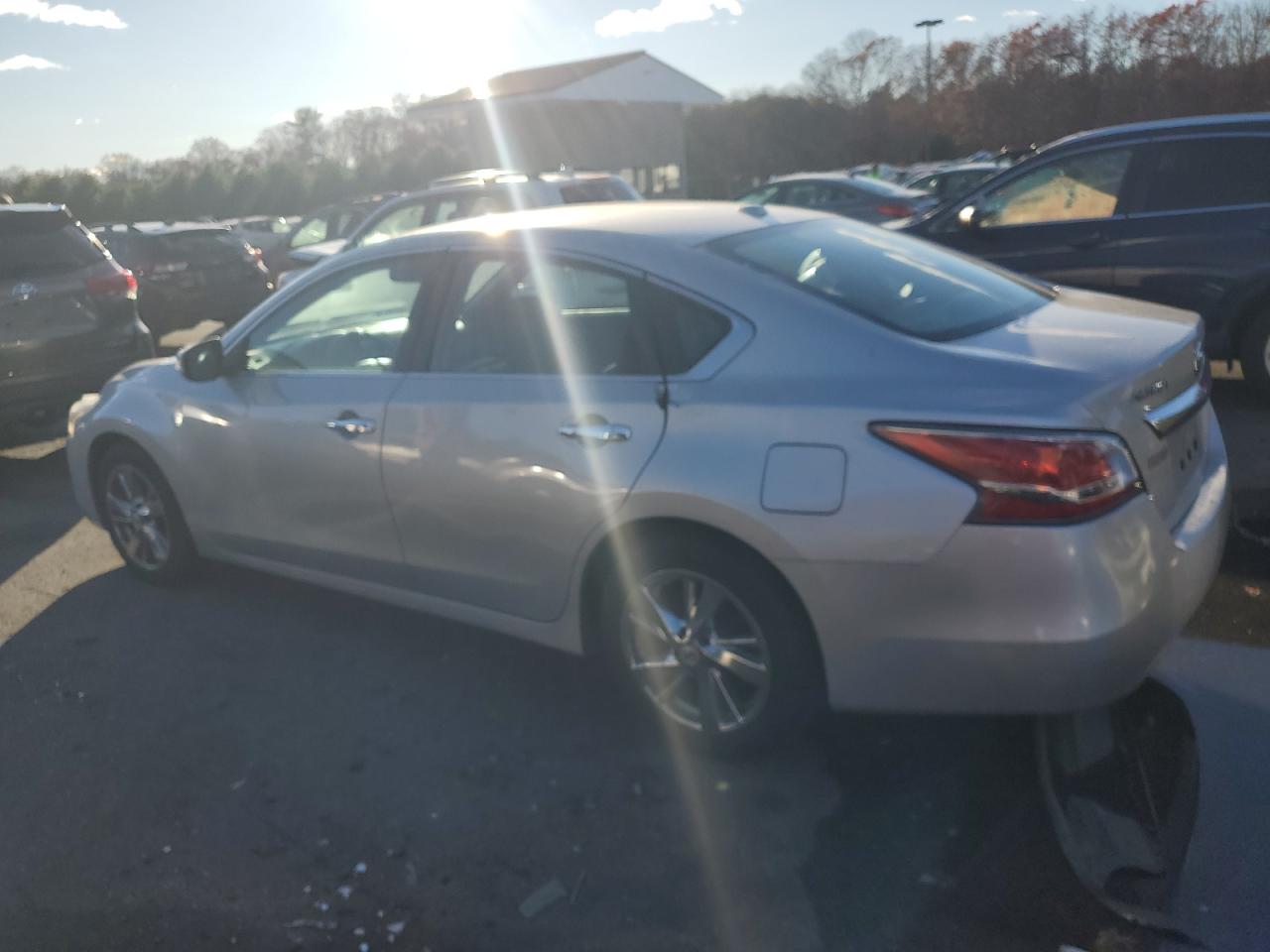 2015 Nissan Altima - Image 2
