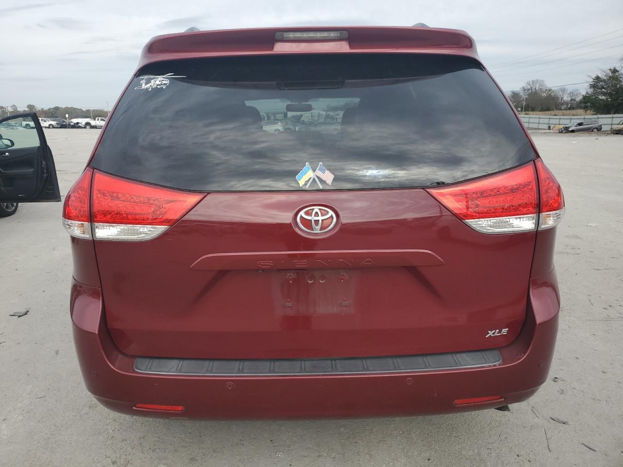 2011 Toyota Sienna Xle VIN: 5TDYK3DCXBS101680 Lot: 80960404