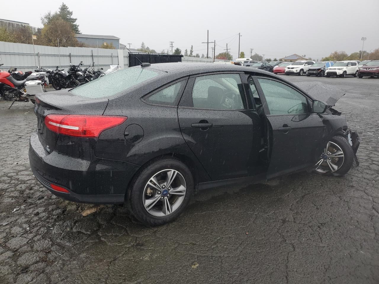 VIN 1FADP3FE9JL249355 2018 FORD FOCUS no.3