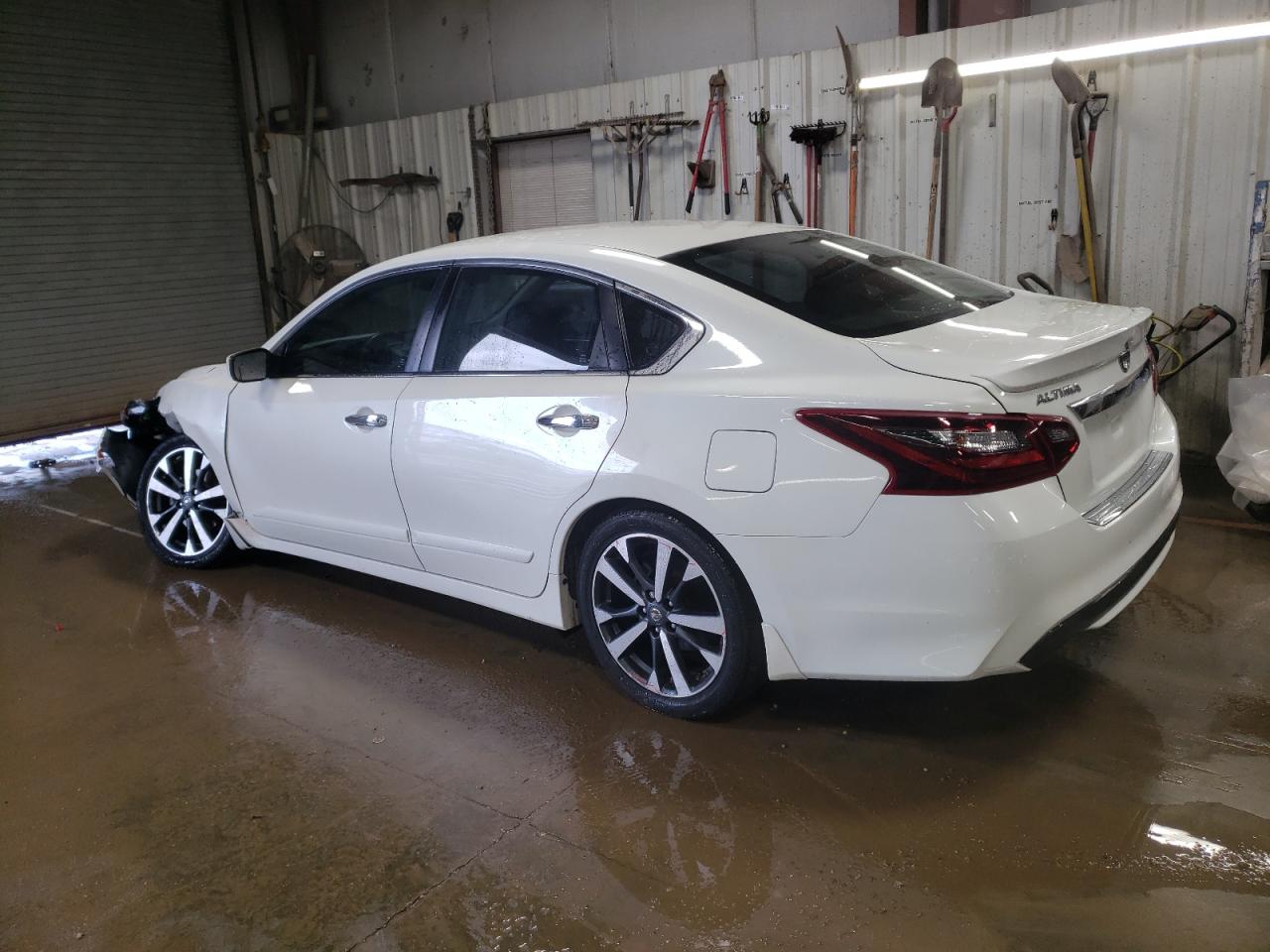 2017 Nissan Altima - Image 2