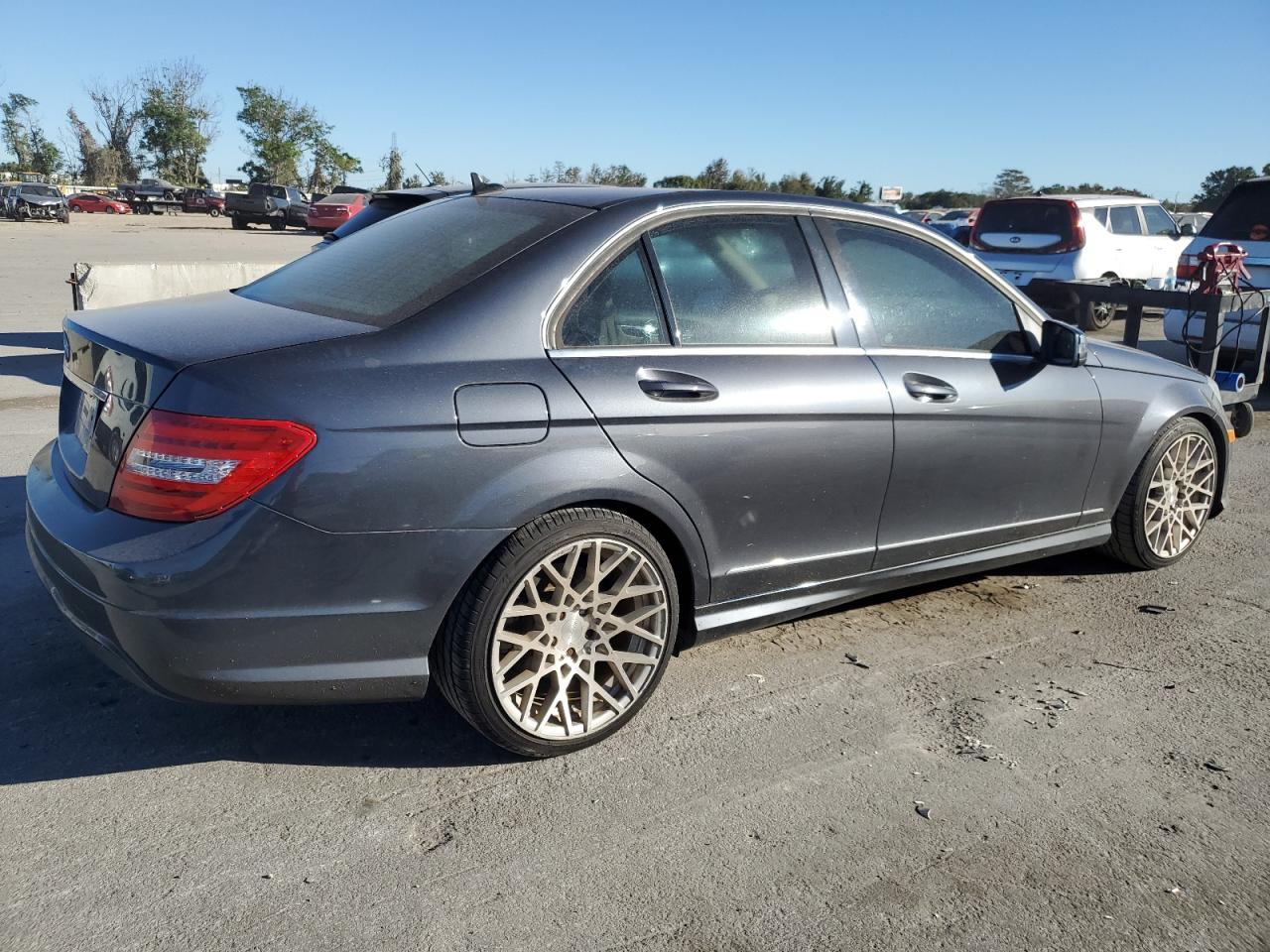 VIN WDDGF4HB6DR269962 2013 MERCEDES-BENZ C-CLASS no.3