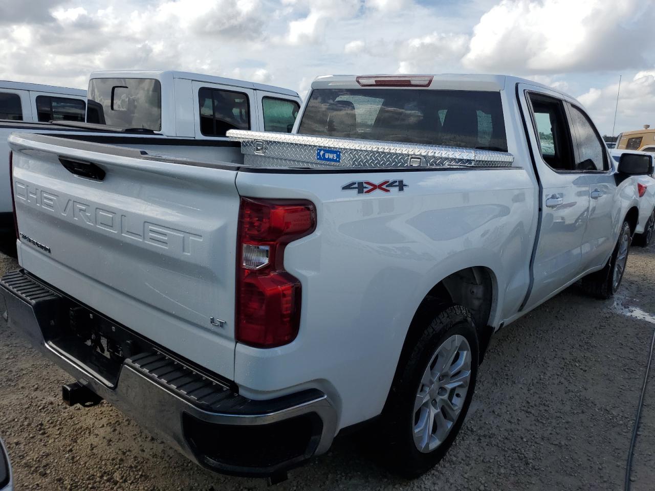 2022 Chevrolet Silverado - Image 3