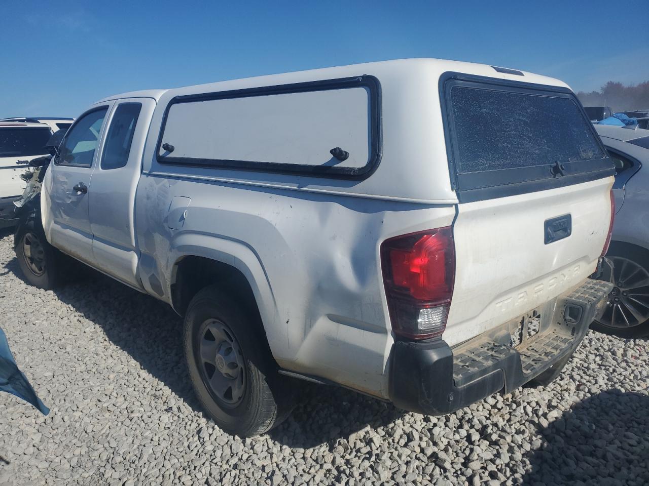 VIN 5TFRX5GN2JX118724 2018 TOYOTA TACOMA no.2