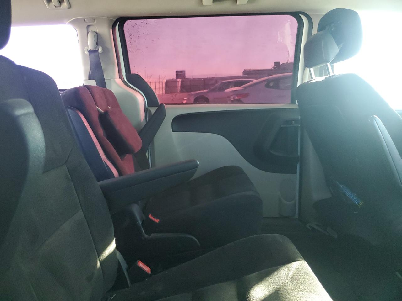 2014 Dodge Caravan - Image 11