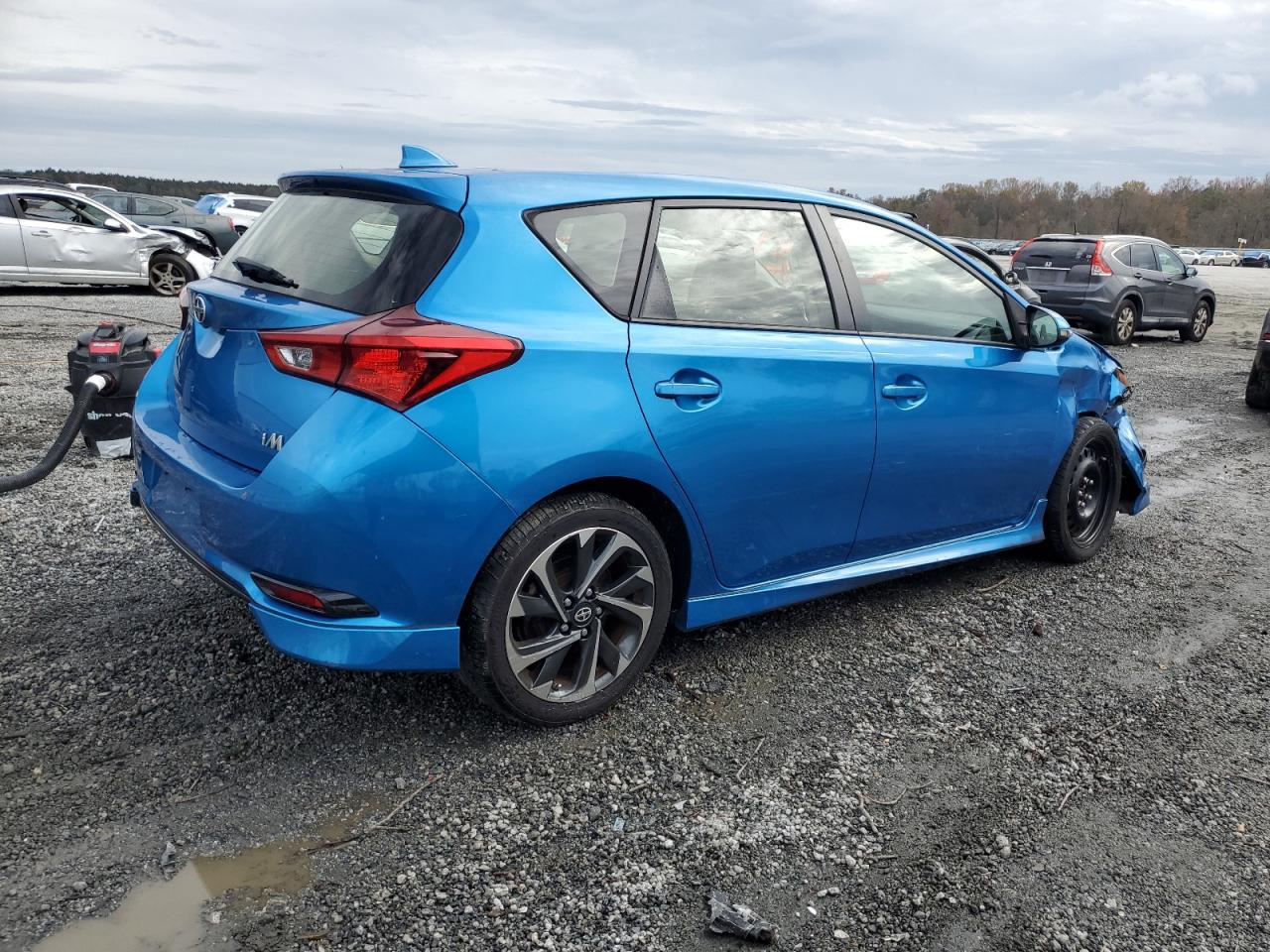 2016 Toyota iM - Image 3
