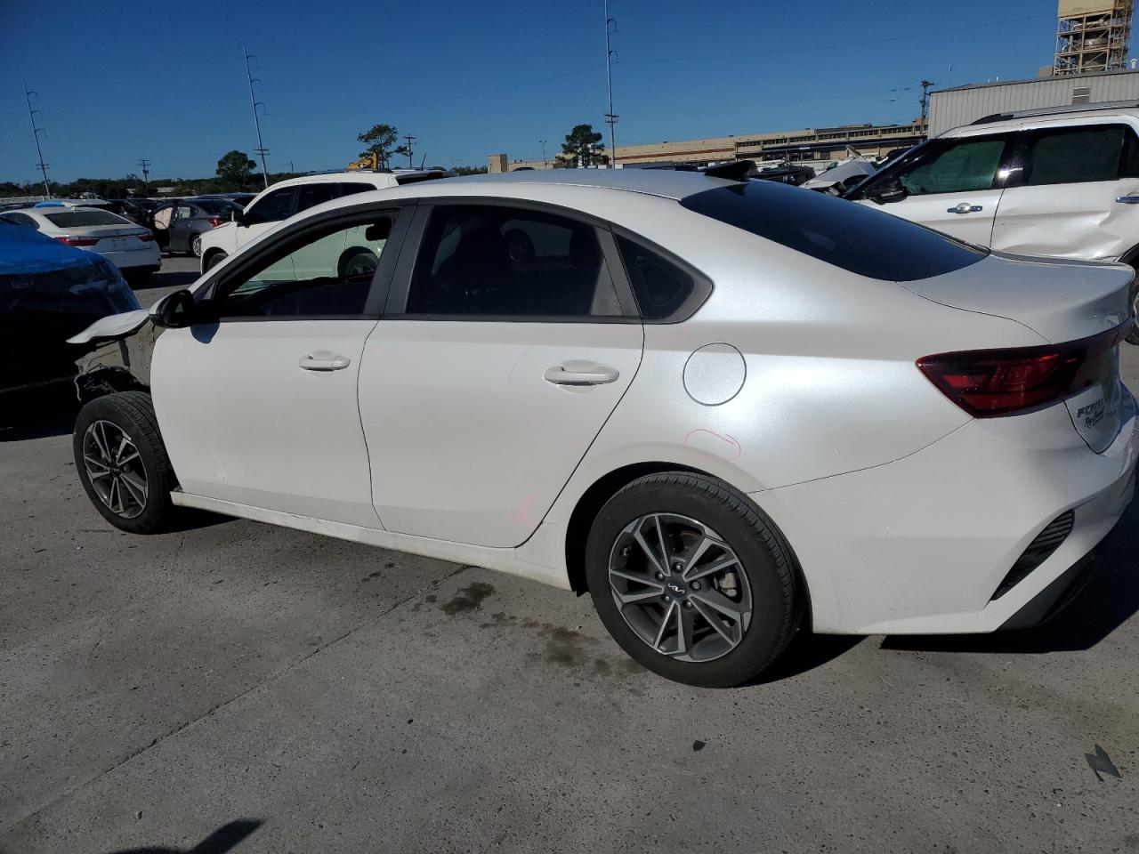 VIN 3KPF24AD0PE649733 2023 KIA FORTE no.2