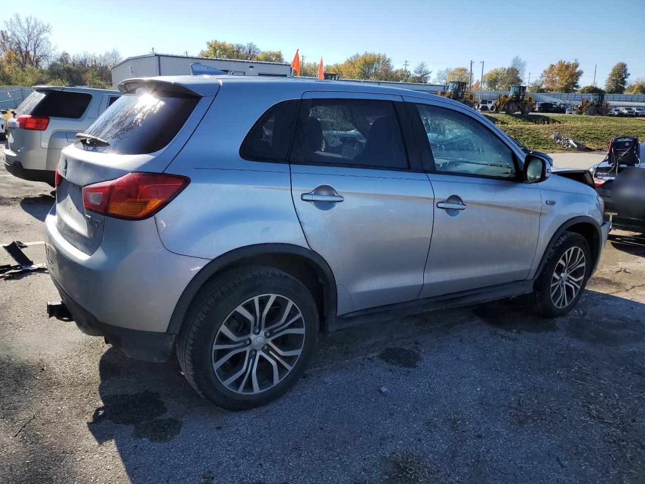2017 Mitsubishi Outlander - Image 3