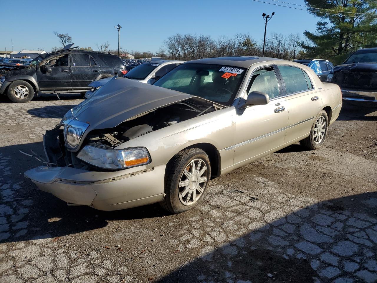 2006 Lincoln Town Car - Image 1