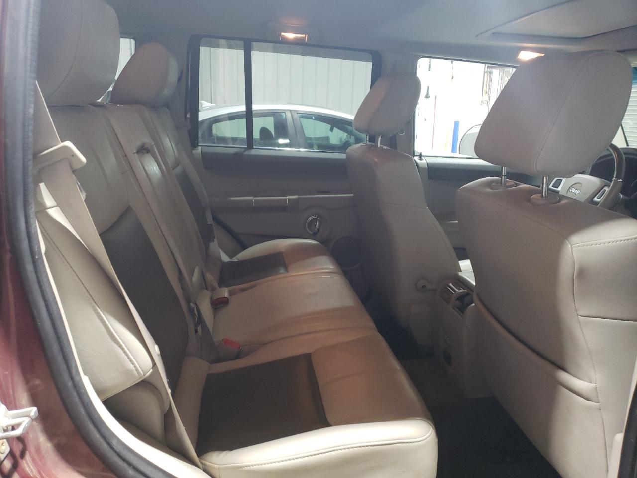 2008 Jeep Commander - Image 11