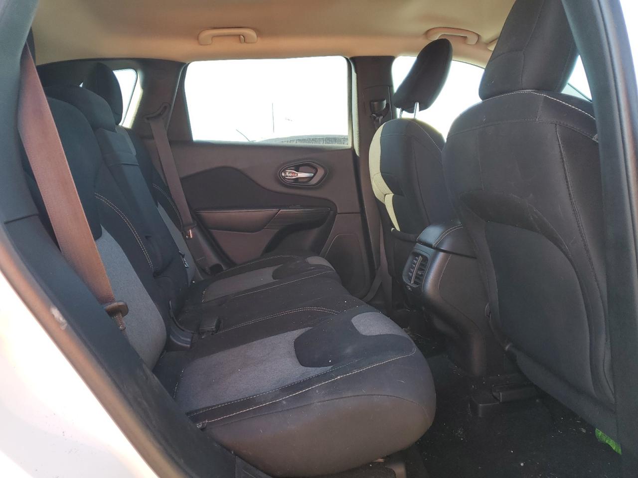 2014 Jeep Grand Cherokee - Image 11