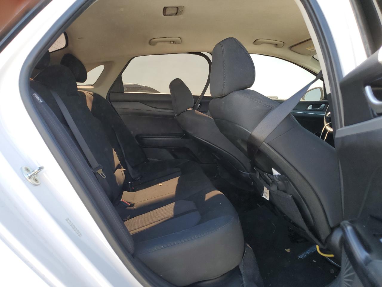 2023 Kia K5 - Image 10