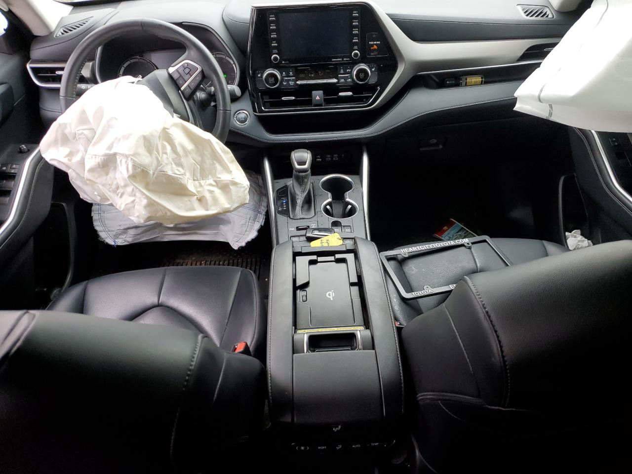 2022 Toyota Highlander - Image 8