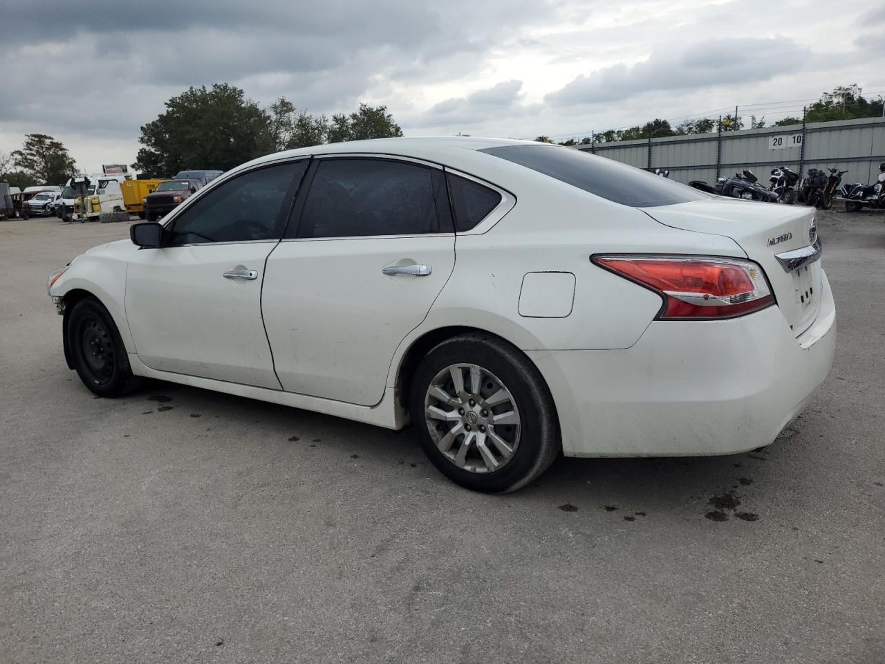 2014 Nissan Altima - Image 2