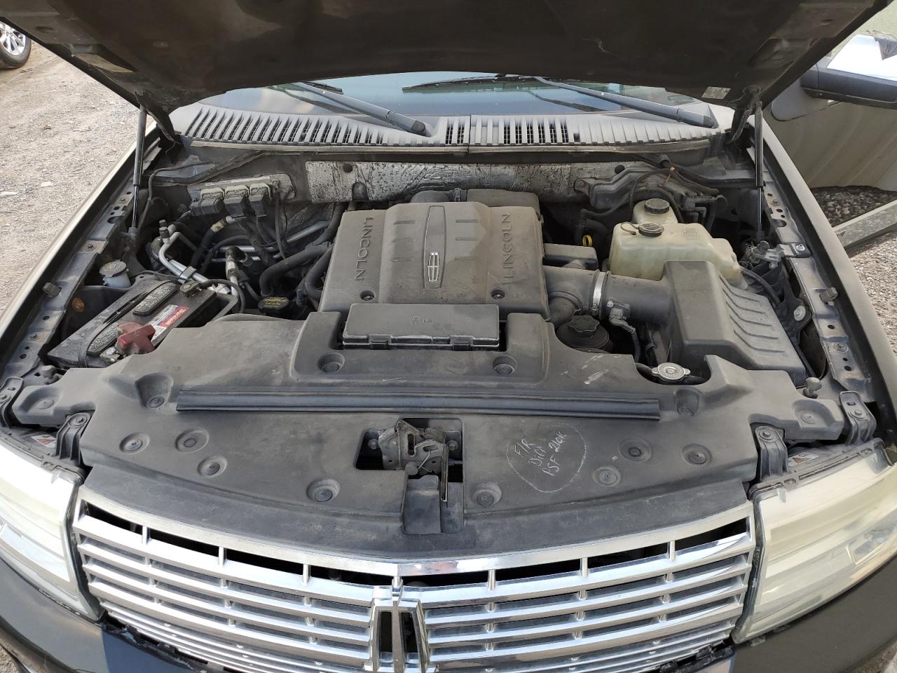 2010 Lincoln Navigator - Image 12