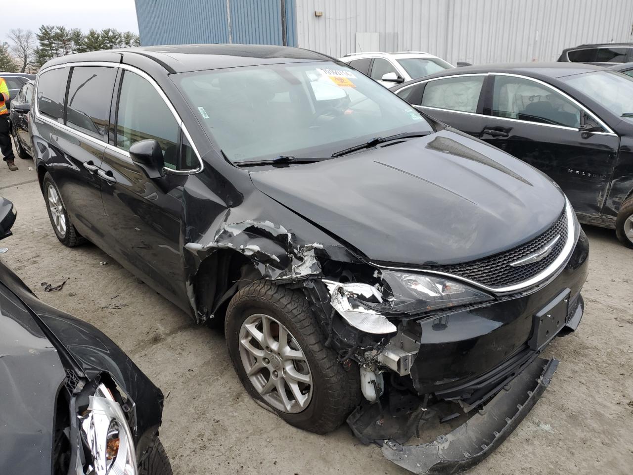 2017 Chrysler Pacifica - Image 4