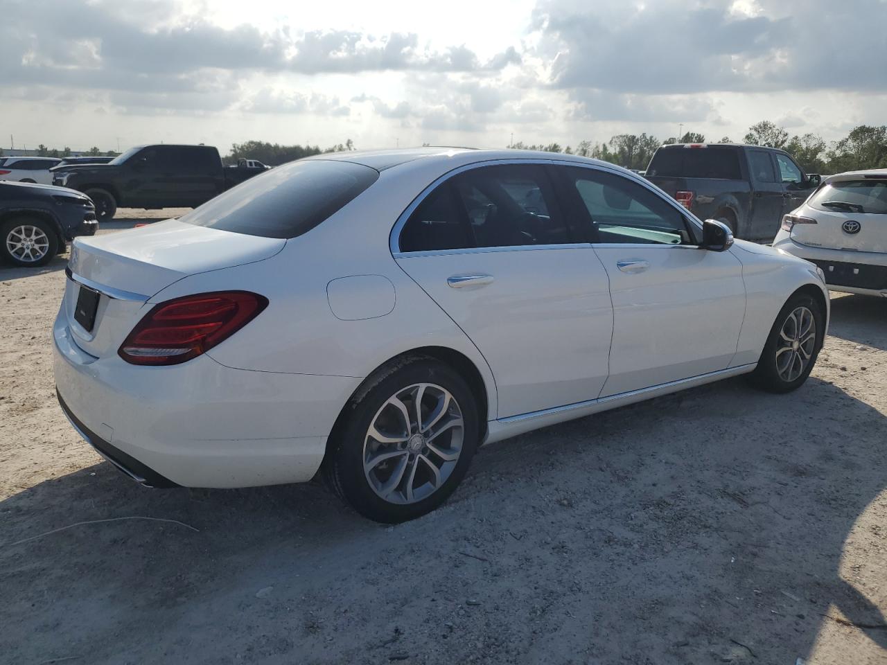 VIN 55SWF4JB0FU043181 2015 MERCEDES-BENZ C-CLASS no.3