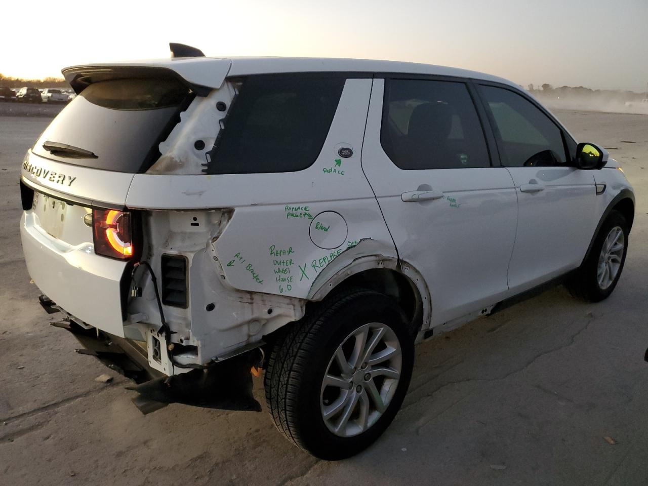 2017 Land Rover Discovery - Image 3