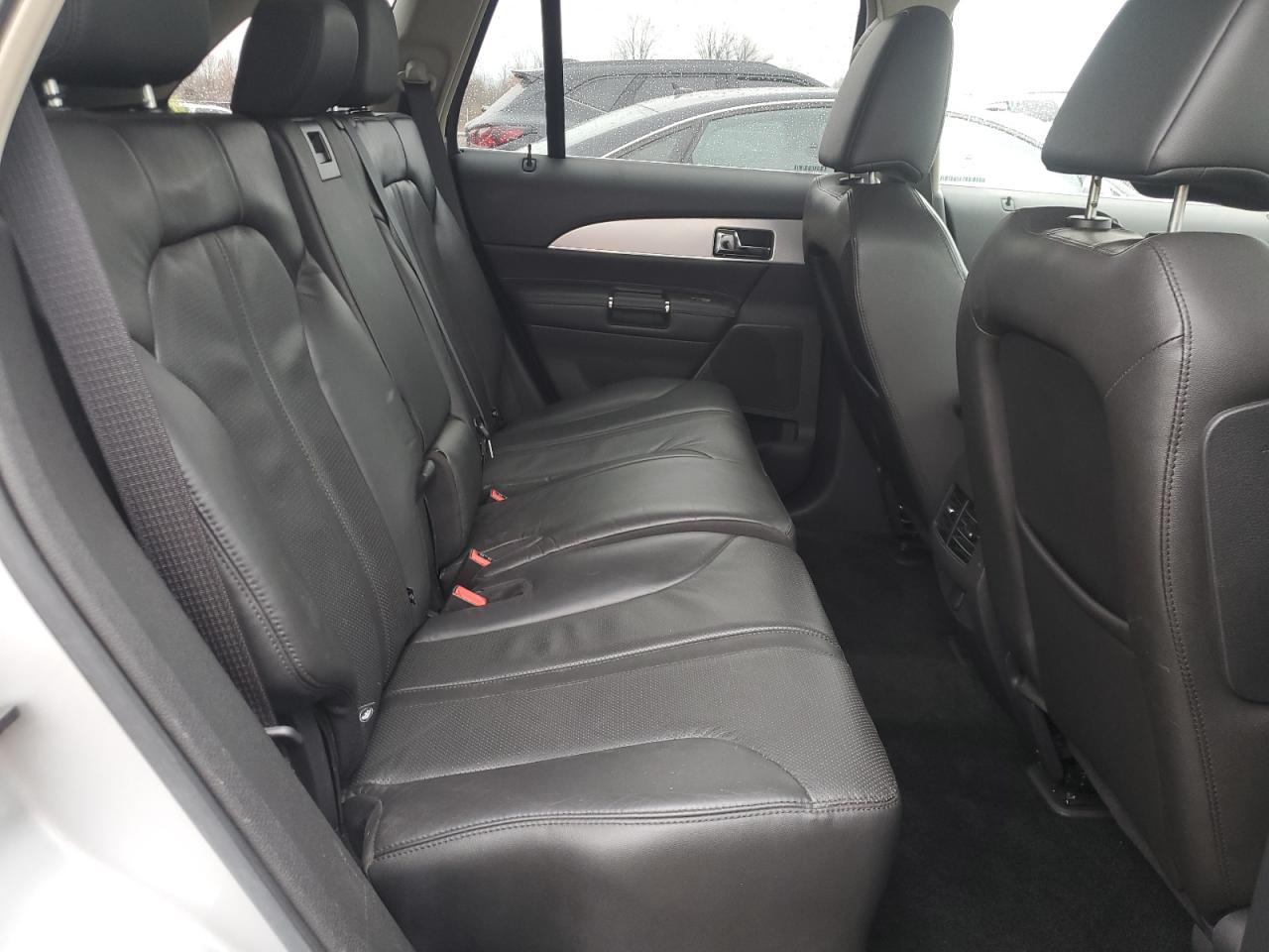 2011 Lincoln MKX - Image 11