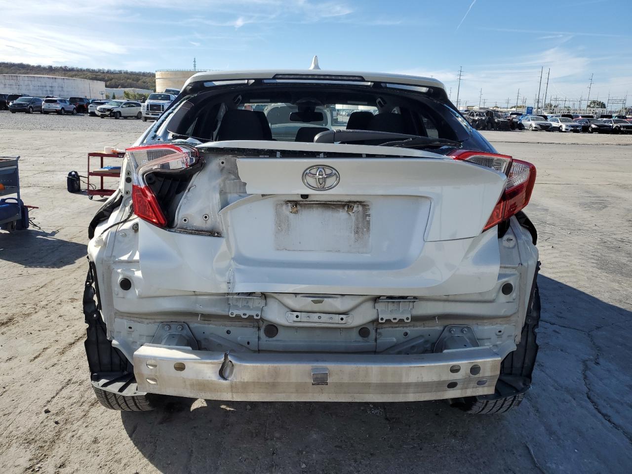 VIN NMTKHMBX2JR039849 2018 TOYOTA C-HR no.6