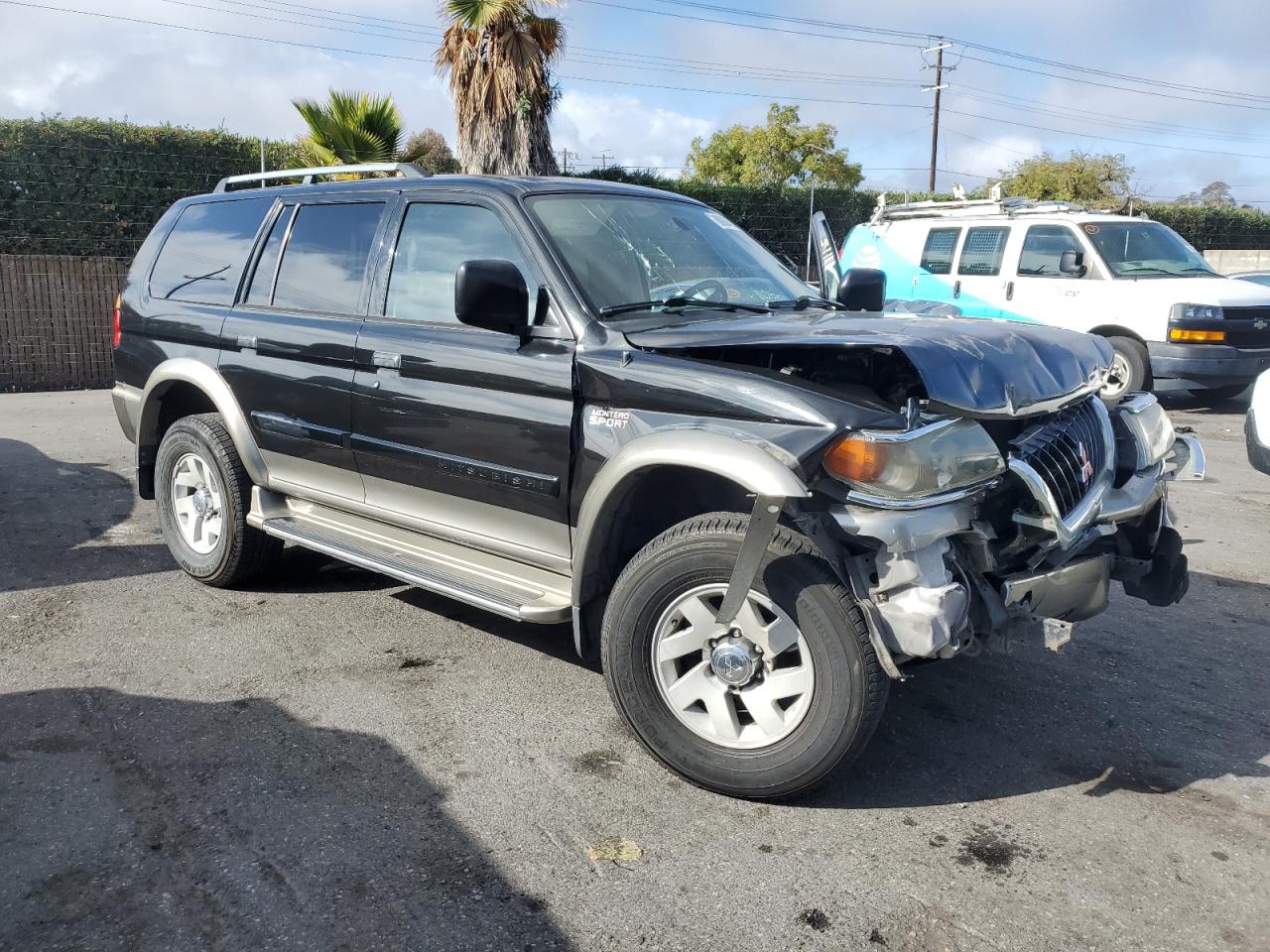 2001 Mitsubishi Montero - Image 4