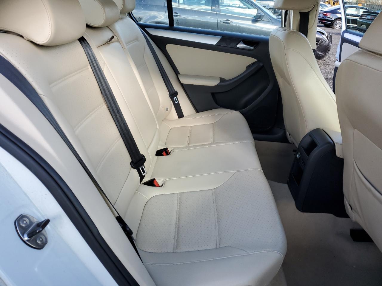 2014 Volkswagen Jetta - Image 11