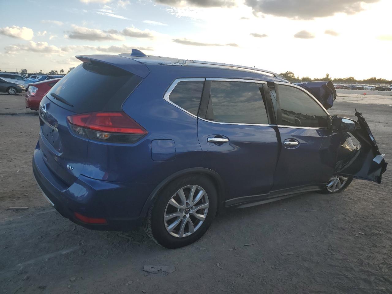 2017 Nissan Rogue - Image 3