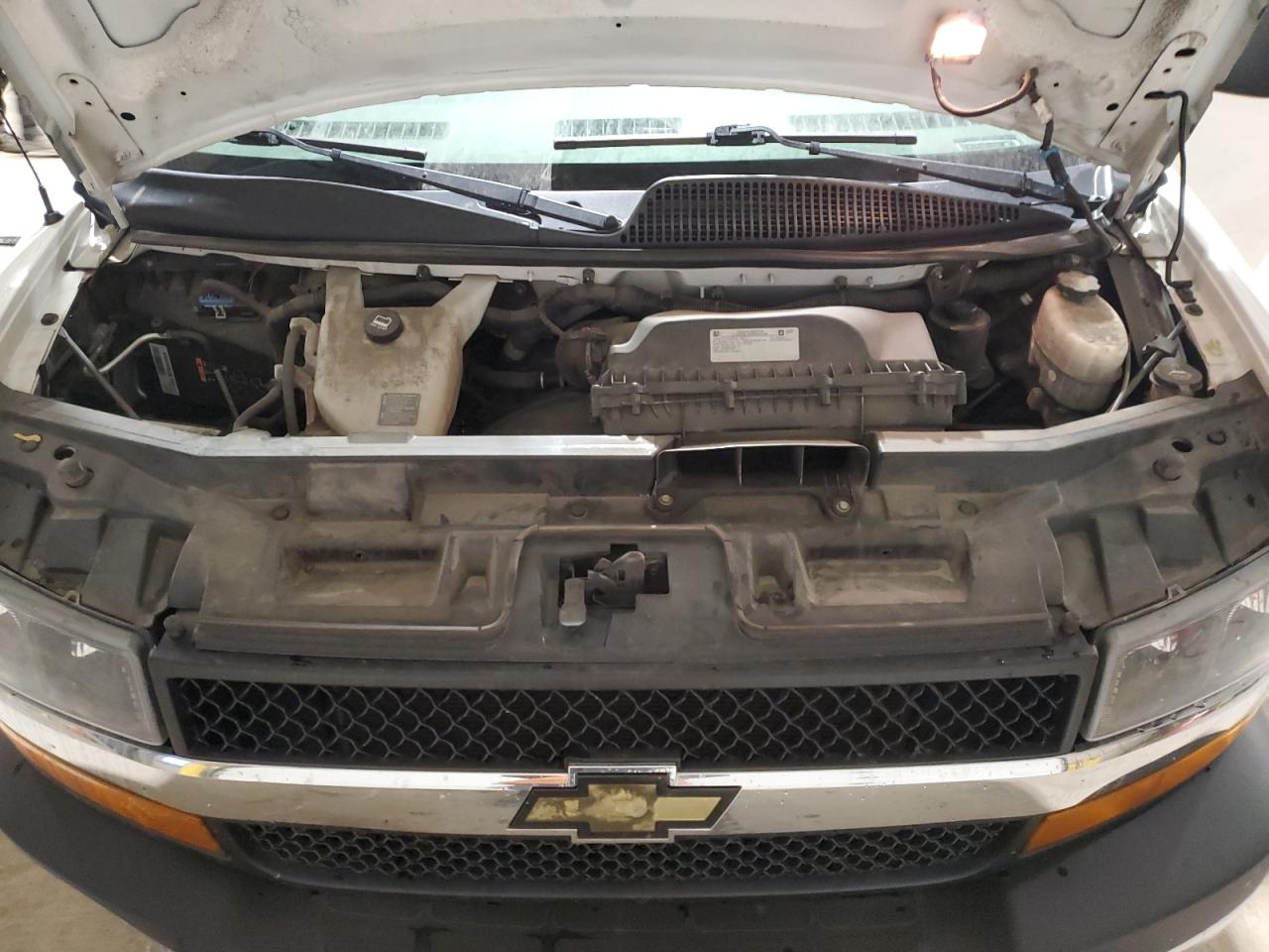 2018 Chevrolet Express - Image 12